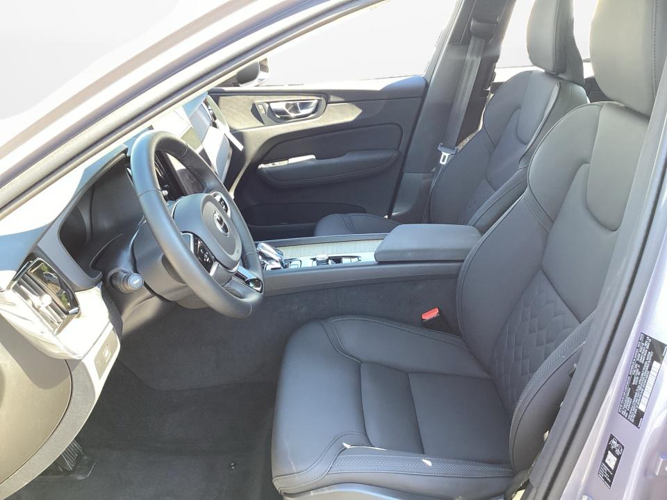 2026 Volvo XC60 Plus - Photo 3