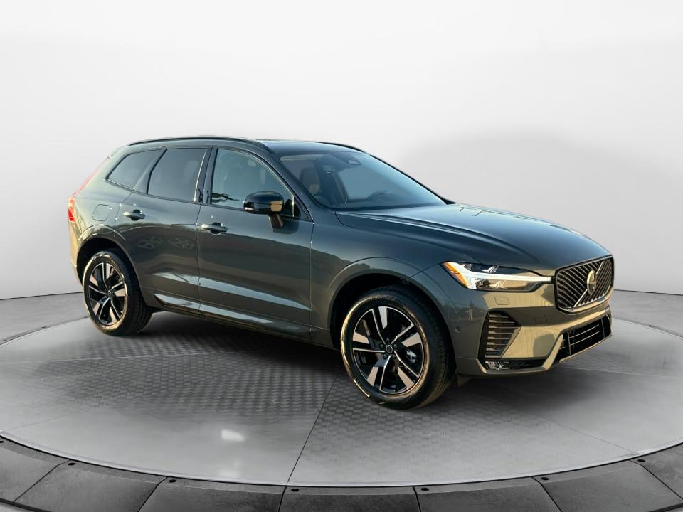 2026 Volvo XC60 Plus's photo