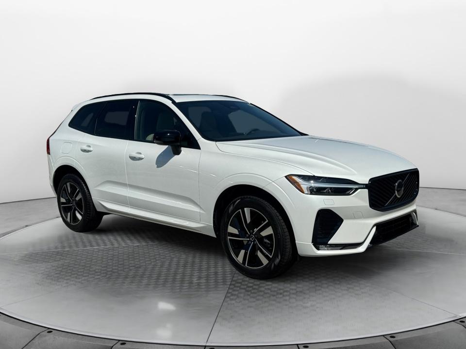 2026 Volvo XC60 Core's photo