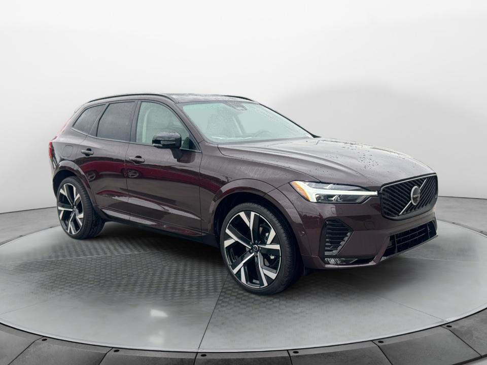 2026 Volvo XC60 B5 Ultra Dark AWD's photo